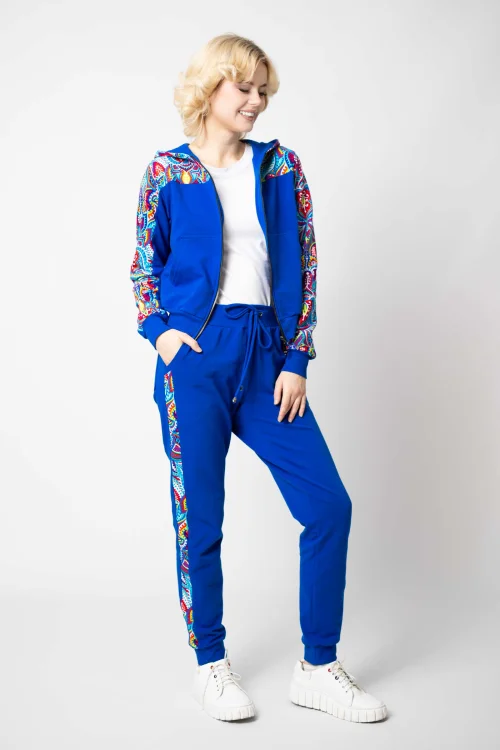 bluza chabrowa bomberka krotka z kapturem na zamek i spodnie chabrowe z lampasami kolekcja MEXICO white marka VIPPI DESIGN  (9).jpg