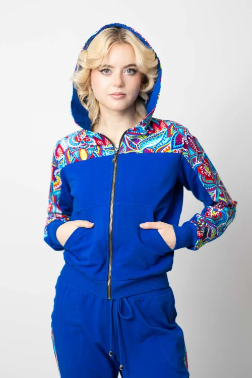 bluza chabrowa bomberka krotka z kapturem na zamekkolekcja MEXICO white marka VIPPI DESIGN (7).jpg