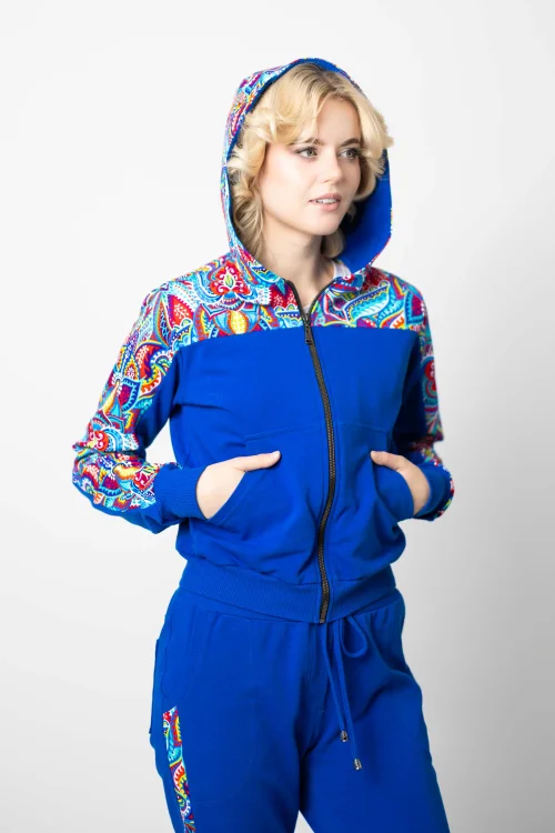 bluza chabrowa bomberka krotka z kapturem na zamekkolekcja MEXICO white marka VIPPI DESIGN (8).jpg