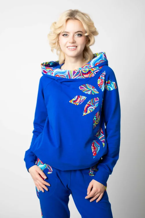 bluza chabrowa z kapturem i aplikacjami kolekcja MEXICO white marka VIPPI DESIGN (2).jpg
