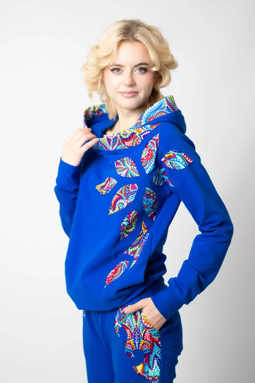 bluza chabrowa z kapturem i aplikacjami kolekcja MEXICO white marka VIPPI DESIGN (3).jpg