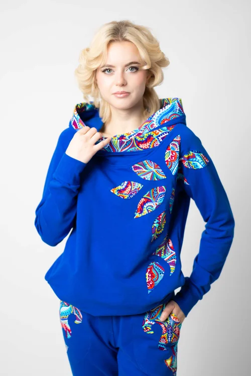 bluza chabrowa z kapturem i aplikacjami kolekcja MEXICO white marka VIPPI DESIGN (4).jpg