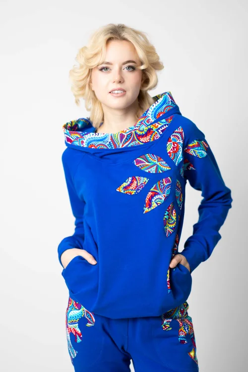 bluza chabrowa z kapturem i aplikacjami kolekcja MEXICO white marka VIPPI DESIGN (6).jpg