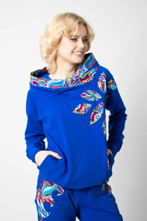 bluza chabrowa z kapturem i aplikacjami kolekcja MEXICO white marka VIPPI DESIGN (7).jpg
