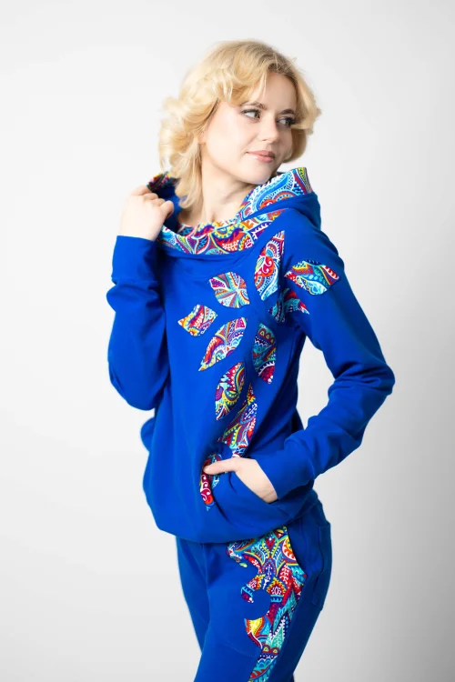 bluza chabrowa z kapturem i aplikacjami kolekcja MEXICO white marka VIPPI DESIGN (11).jpg