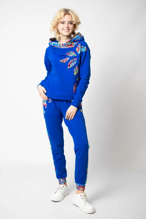 bluza chabrowa z kapturem i aplikacjami i spodnie chabrowe z lampasami i aplikacjami kolekcja MEXICO white marka VIPPI DESIGN (1).jpg