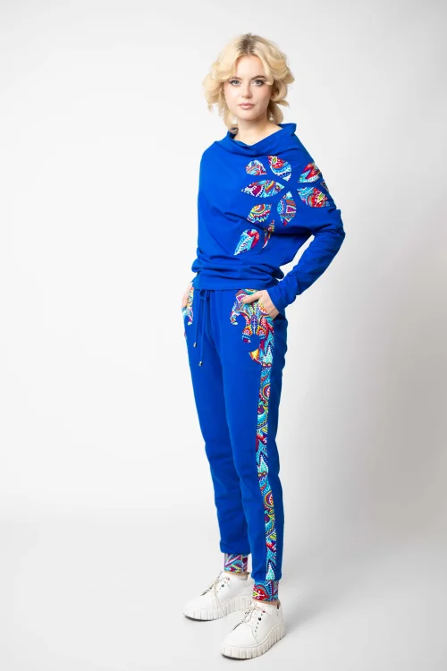 bluzka-chabrowa-z-aplikacjami-na-boku-i spodnie chabrowe z aplikacjami kolekcja-MEXICO-white-marka-VIPPI-DESIGN (2).jpg