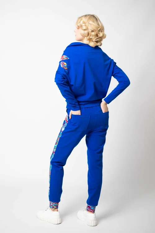 bluzka-chabrowa-z-aplikacjami-na-boku-i spodnie chabrowe z aplikacjami kolekcja-MEXICO-white-marka-VIPPI-DESIGN (4).jpg