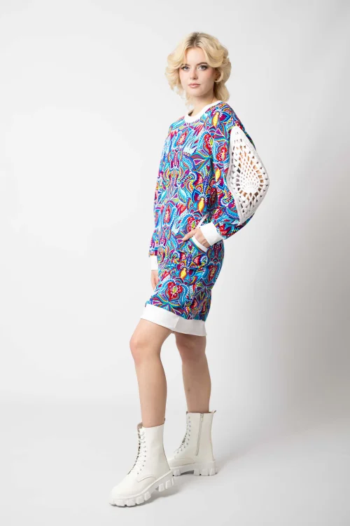 sukienka sportowa kolorowa z szydełkowymi wstawkami na rękawach kolekcja MEXICO white marka VIPPI DESIGN (5).jpg