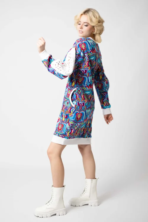sukienka sportowa kolorowa z szydełkowymi wstawkami na rękawach kolekcja MEXICO white marka VIPPI DESIGN (13).jpg