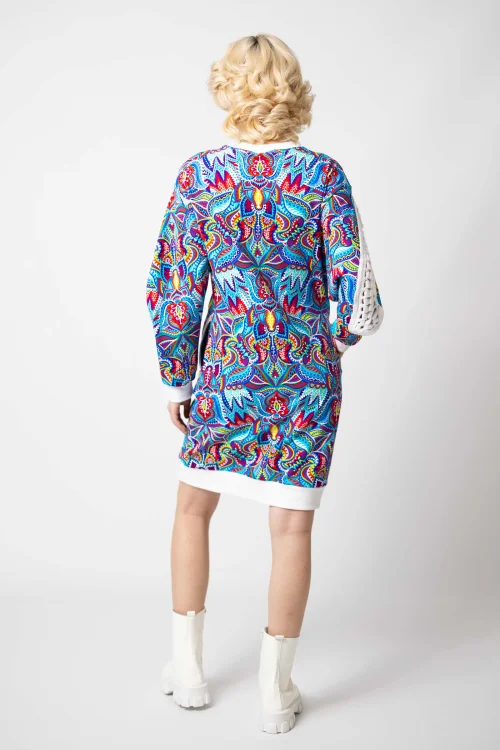 sukienka sportowa kolorowa z szydełkowymi wstawkami na rękawach kolekcja MEXICO white marka VIPPI DESIGN (2).jpg