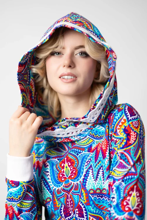 sukienka sportowa kolorowa z szydełkową koronką na kapturze kolekcja MEXICO white marka VIPPI DESIGN (1).jpg