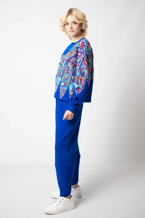 bluza chabrowa z aplikacjami kolekcja MEXICO white i spodnie chabrowe z nakładanymi rozporkami na dole marka VIPPI DESIGN (7).jpg