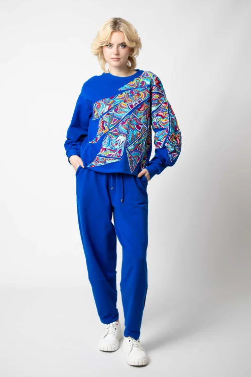 bluza chabrowa z aplikacjami kolekcja MEXICO white i spodnie chabrowe z nakładanymi rozporkami na dole marka VIPPI DESIGN (8).jpg