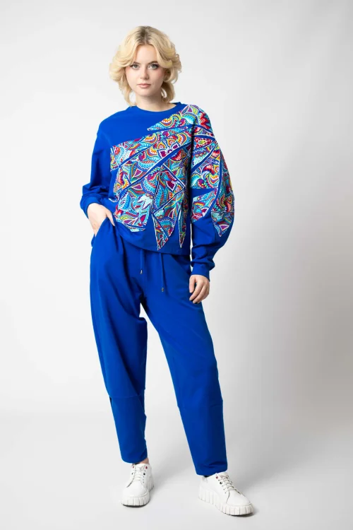 bluza chabrowa z aplikacjami kolekcja MEXICO white i spodnie chabrowe z nakładanymi rozporkami na dole marka VIPPI DESIGN (9).jpg