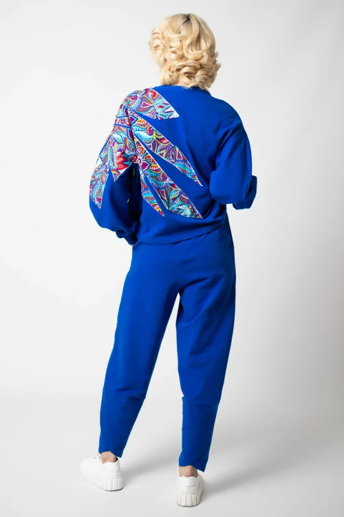 bluza chabrowa z aplikacjami kolekcja MEXICO white i spodnie chabrowe z nakładanymi rozporkami na dole marka VIPPI DESIGN (1).jpg