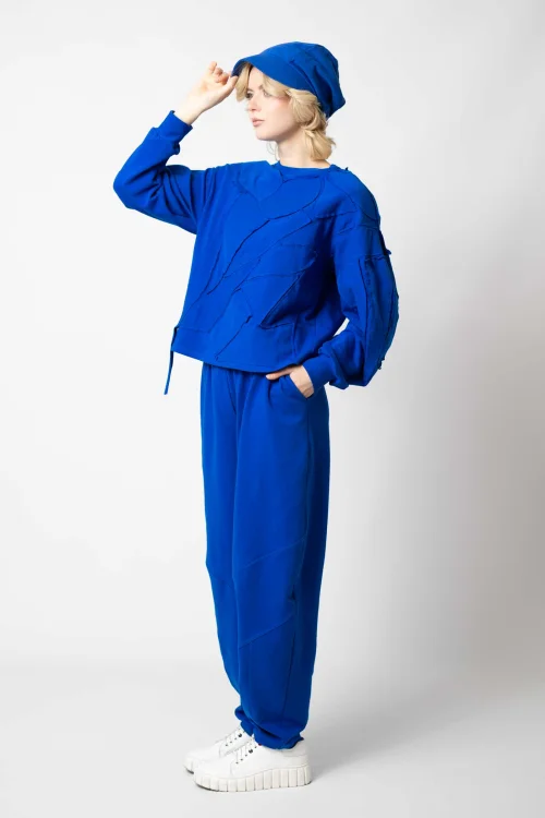 bluza chabrowa z aplikacjami kolekcja UPCYKLING KGart  i spodnie chabrowe baloon kolekcja BASIC marka VIPPI DESIGN (4).jpg