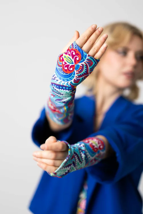kamizelka kolorowa i mitenki długie kolekcja MEXICO white marka VIPPI DESIGN (6).jpg