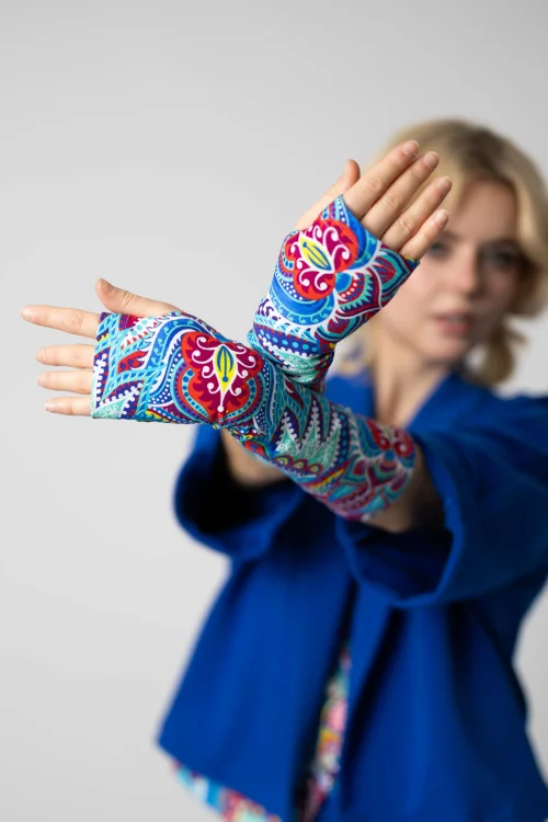 kamizelka kolorowa i mitenki długie kolekcja MEXICO white marka VIPPI DESIGN (7).jpg