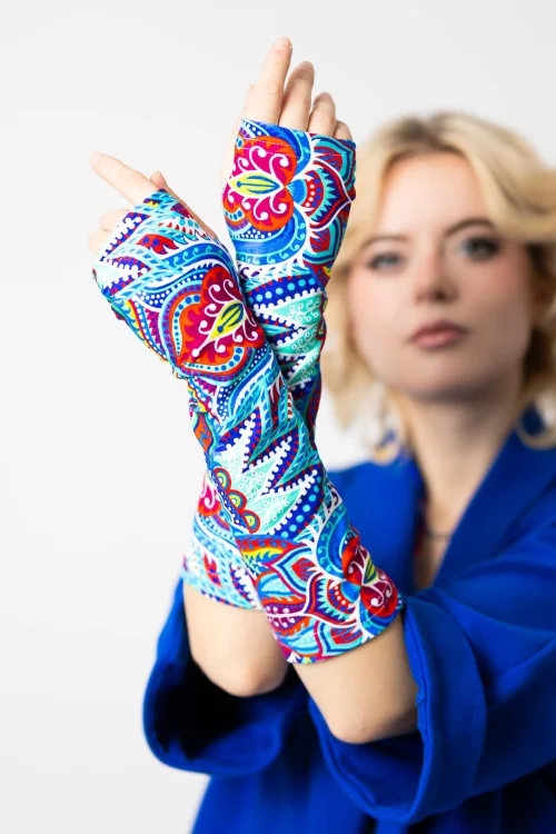 kamizelka kolorowa i mitenki długie kolekcja MEXICO white marka VIPPI DESIGN (8).jpg