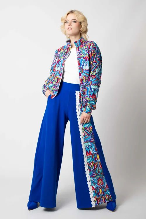 bluza kolorowa nietoperz  i spodnie dzwony chabrowe z szydełkową koronką i kolorową wstawką kolekcja MEXICO white marka VIPPI DESIGN  (4).jpg