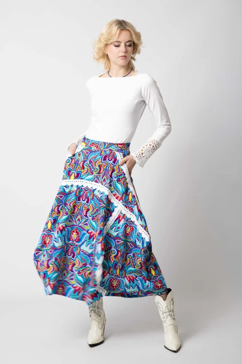 bluzaka biała z szydełkowymi mankietami KGart i spodnica origami z szydełkowymi koronkami kolekcja MEXICO white marka VIPPI DESIGN (8).jpg