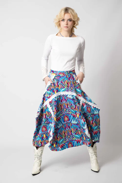 bluzaka biała z szydełkowymi mankietami KGart i spodnica origami z szydełkowymi koronkami kolekcja MEXICO white marka VIPPI DESIGN (11).jpg