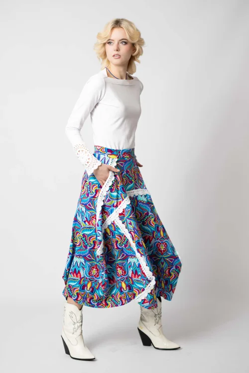bluzaka biała z szydełkowymi mankietami KGart i spodnica origami z szydełkowymi koronkami kolekcja MEXICO white marka VIPPI DESIGN (13).jpg