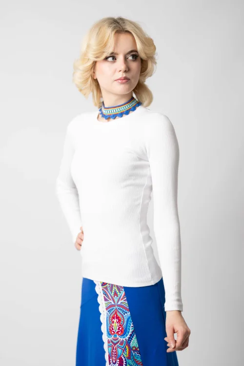 bluzka biała z dzianiny prążek kolekcja BASIC marka VIPPI DESIGN (3).jpg