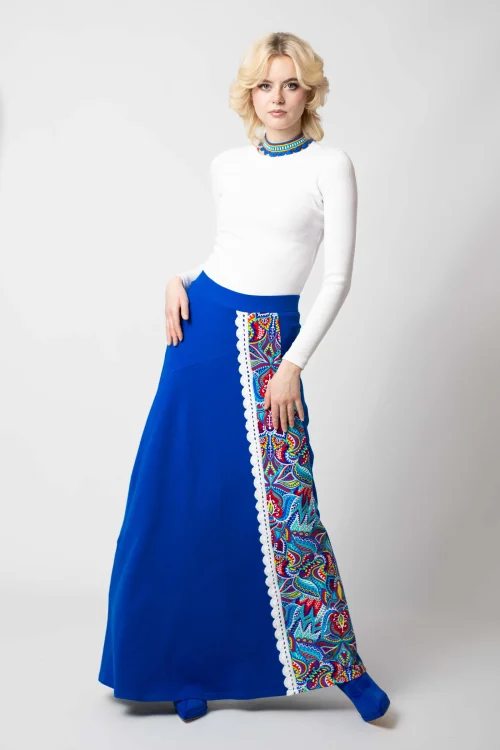bluzka biała z dzianiny prążek kolekcja BASIC spodnica długa chabrowa z szydełkową koronką i kolorową wstawką kolekcja MEXICO white marka VIPPI DESIGN (5).jpg
