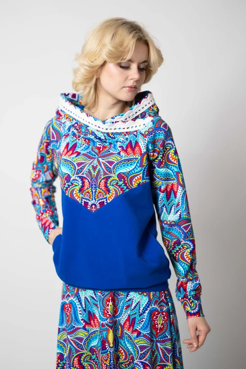 bluza chabrowa z szydełkową koronką na kapturze kolekcja MEXICO white marka VIPPI DESIGN (3).jpg
