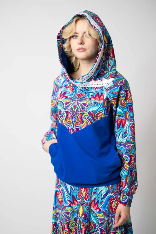 bluza chabrowa z szydełkową koronką na kapturze kolekcja MEXICO white marka VIPPI DESIGN (10).jpg