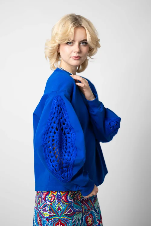 bluza chabrowa z szydełkowymi wstawkami na rękawach KGart  marka VIPPI DESIGN- (3).jpg
