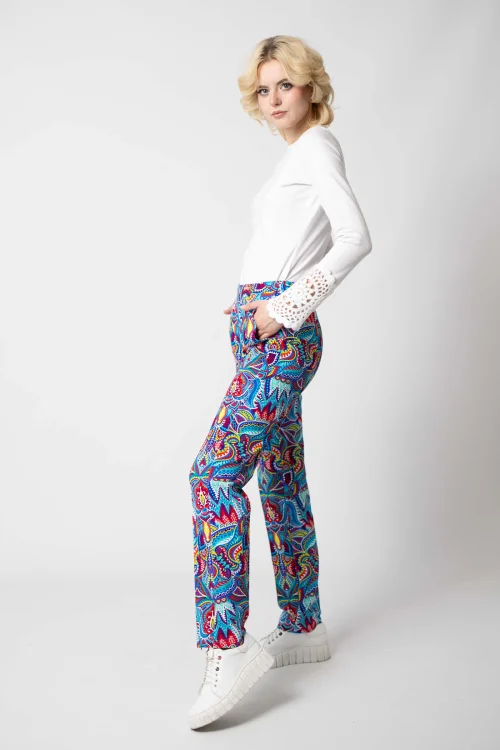 bluzka biala z szydełkowymi mankietami KGart i spodnie wąskie w kant kolekcja MEXICO white marka VIPPI DESIGN (5).jpg