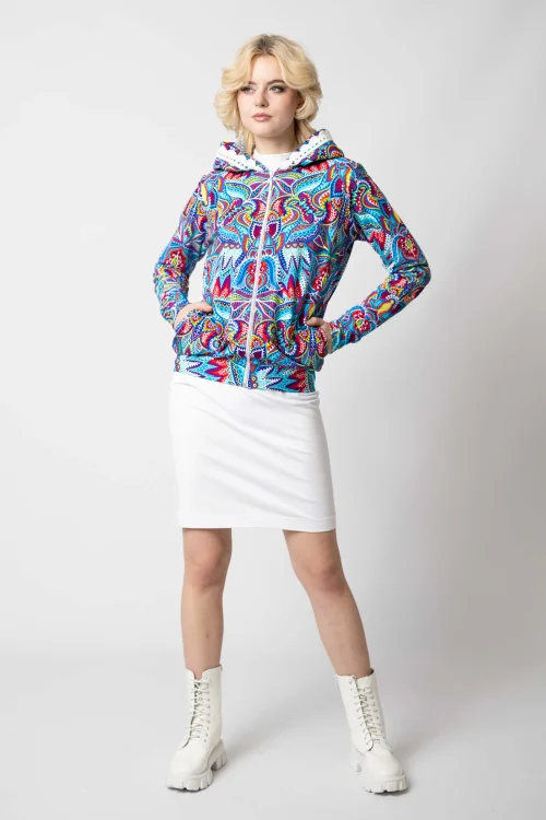 bluza bomberka kolorowa  z szydełkową koronką na kapturze kolekcja MEXICO white i spodnica mini wąska biala marka VIPPI DESIGN (4).jpg