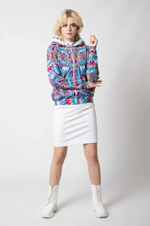 bluza bomberka kolorowa  z szydełkową koronką na kapturze kolekcja MEXICO white i spodnica mini wąska biala marka VIPPI DESIGN (5).jpg