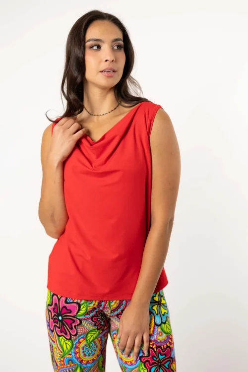 bluzka wiskozowa czerwona dekolt woda kolekcja BASIC marka VIPPI DESIGN (2).jpg