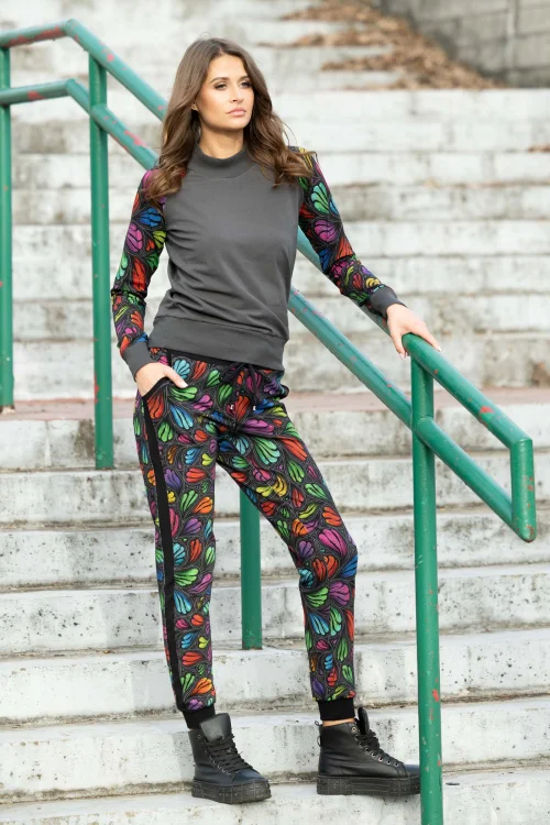 bluzka szara reglanowa sportowa i spodnie sportowe z lampasami kolekcja WIND grey marka VIPPI DESIGN   (3).jpg