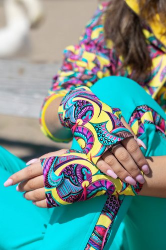 spodnie-turkusowe-z-lampasami-i-bluza-ocieplana-RAVEL-yellow-3.jpg