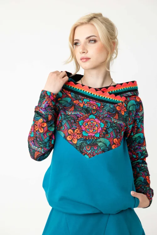 bluza-z-kapturem-i-szydełkową-koronką-petrolowa-marka-Vippi-design.jpg
