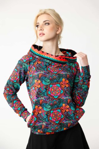 bluza-z-kapturem-i-szydełkową-koronką-marka-Vippi-design-2.jpg