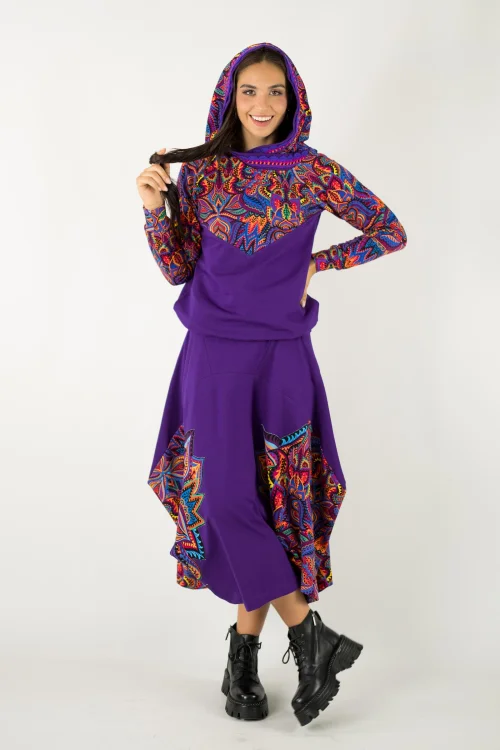bluza-fioletowa-z-szydełkową-koronką-na-kapturze-i-spódnica-midi-origami-z-aplikacjami---kolekcja--MEXICO-violet-marka-VIPPI-design.jpg