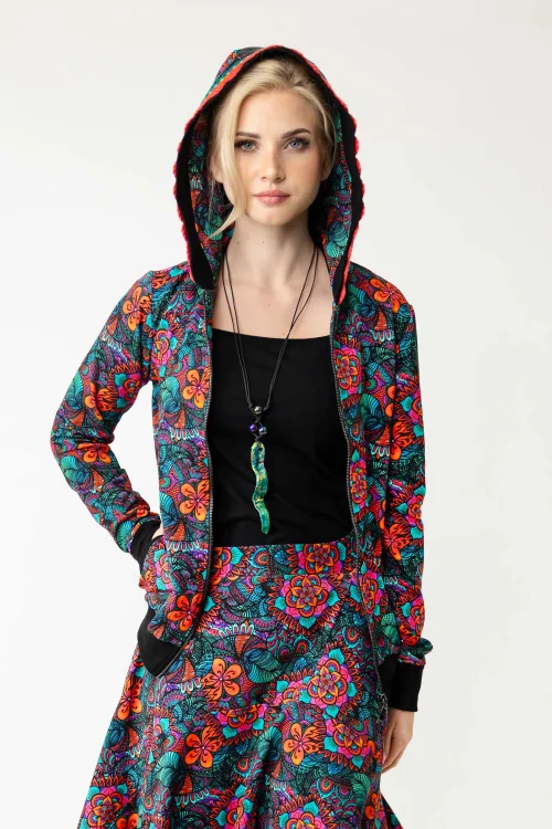 bluzka-czarna-dekolt-karo-i-spódnica-midi-origami-kolorowa-i-bluza-bomberka-marka-Vippi-design-8.jpg