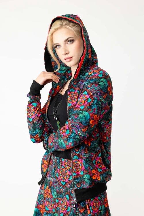 bluzka-czarna-dekolt-karo-i-spódnica-midi-origami-kolorowa-i-bluza-bomberka-marka-Vippi-design-10.jpg