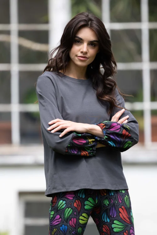 bluzka luzna szara z kolorowymi mankietami  w gumke kolekcja WIND grey marka VIPPI DESIGN (3).jpg