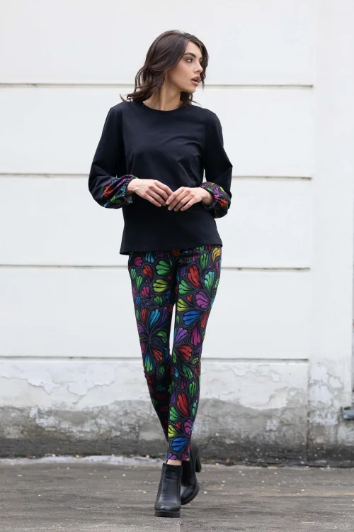 bluzka luzna czarna z kolorowymi mankietami  w gumke i spodnie klasyczne kolorowe kolekcja WIND grey marka VIPPI DESIGN (2).jpg