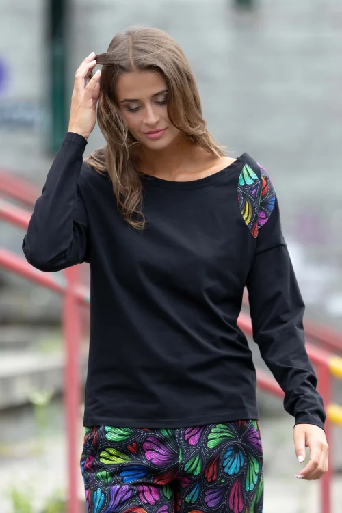 bluzka czarna trapezowa z aplikacją na ramieniu kolekcja WIND grey marka VIPPI DESIGN (8).jpg