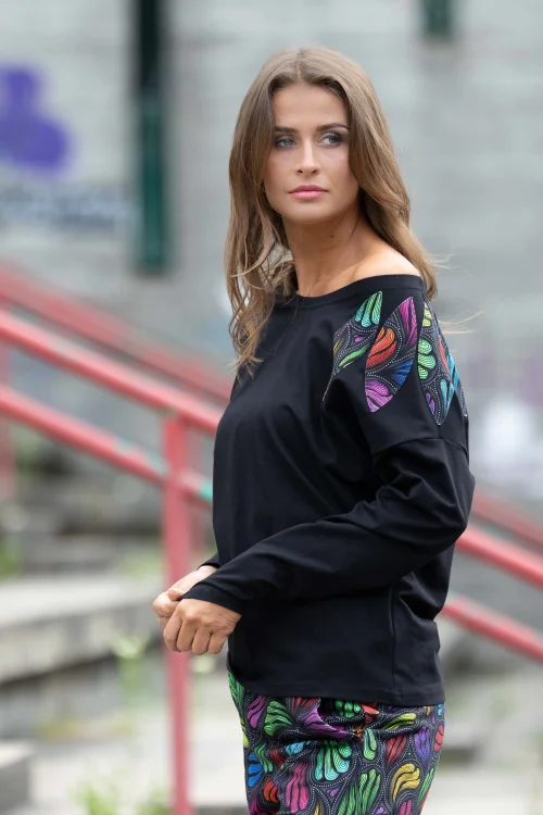 bluzka czarna trapezowa z aplikacją na ramieniu kolekcja WIND grey marka VIPPI DESIGN (9).jpg