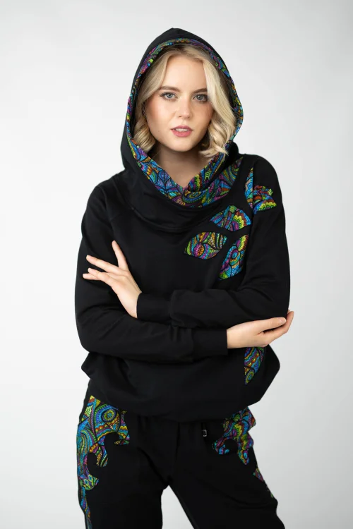 bluza czarna z kapturem i aplikacjami kieszenie kolekcja MIST marka VIPPI design    (1).jpg
