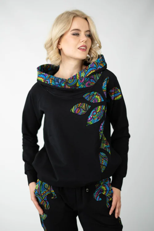bluza czarna z kapturem i aplikacjami kieszenie kolekcja MIST marka VIPPI design    (5).jpg